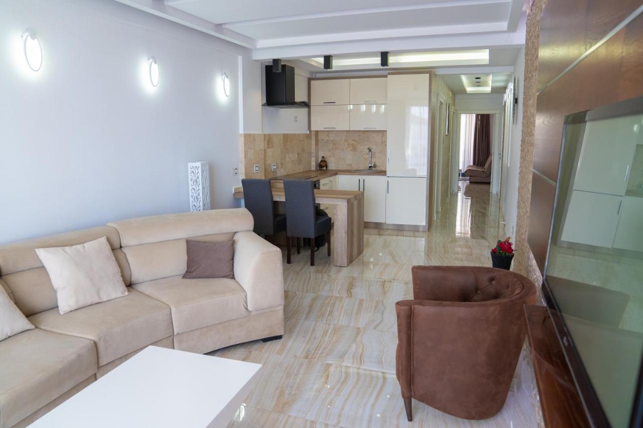 Golden Apartments Улцинь Екстер'єр фото