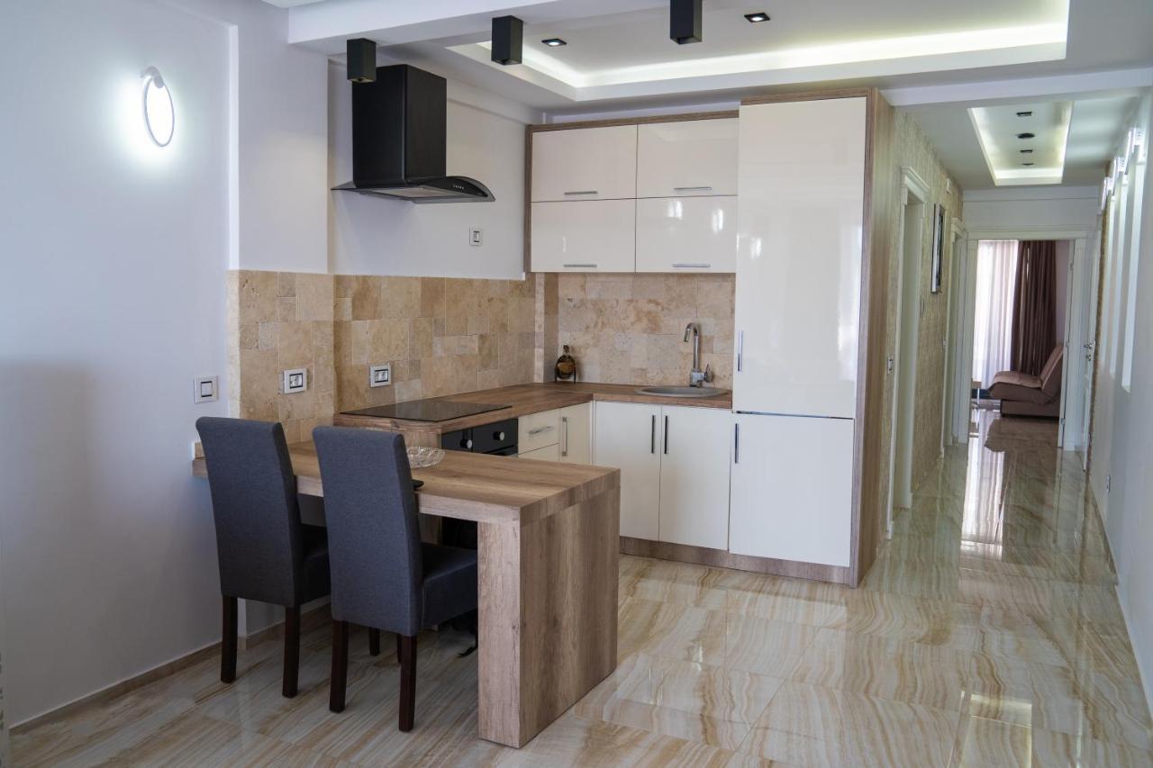 Golden Apartments Улцинь Екстер'єр фото