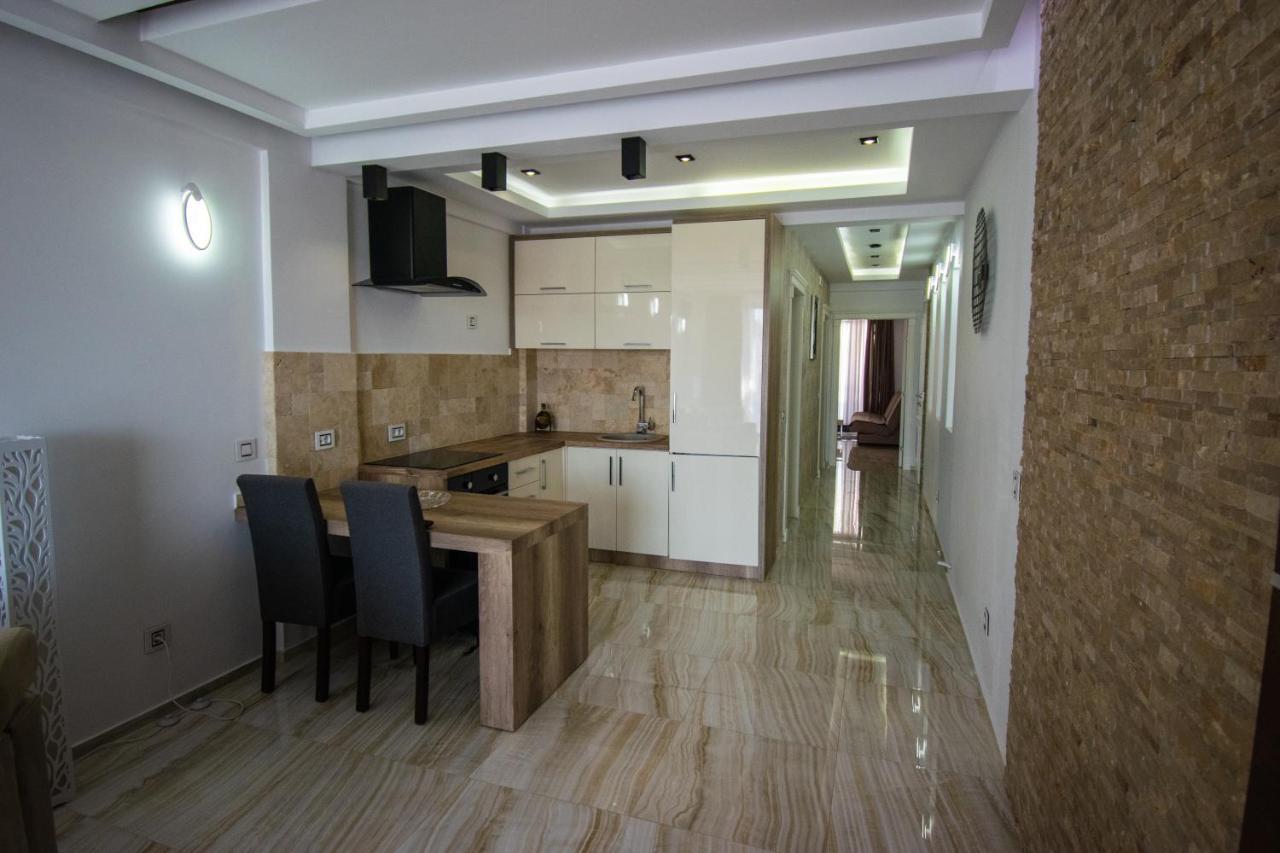 Golden Apartments Улцинь Екстер'єр фото